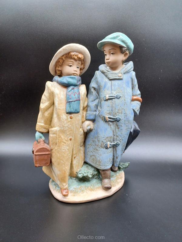 Lladro 2242 Away to School