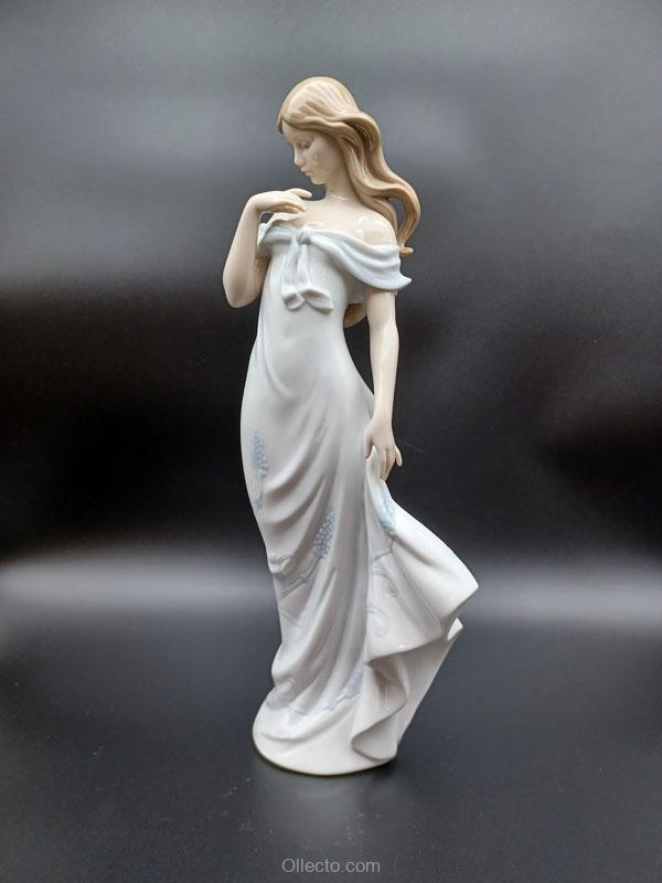 Lladro 6918 A Flower's Whisper
