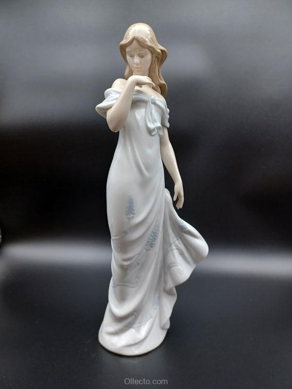 Lladro 6918 A Flower's Whisper - Image 2