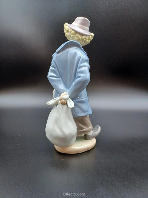 Lladro 7602 Little Traveler - Image 2