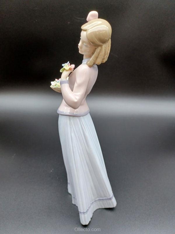 Lladro 7644 Innocence in Bloom - Image 3