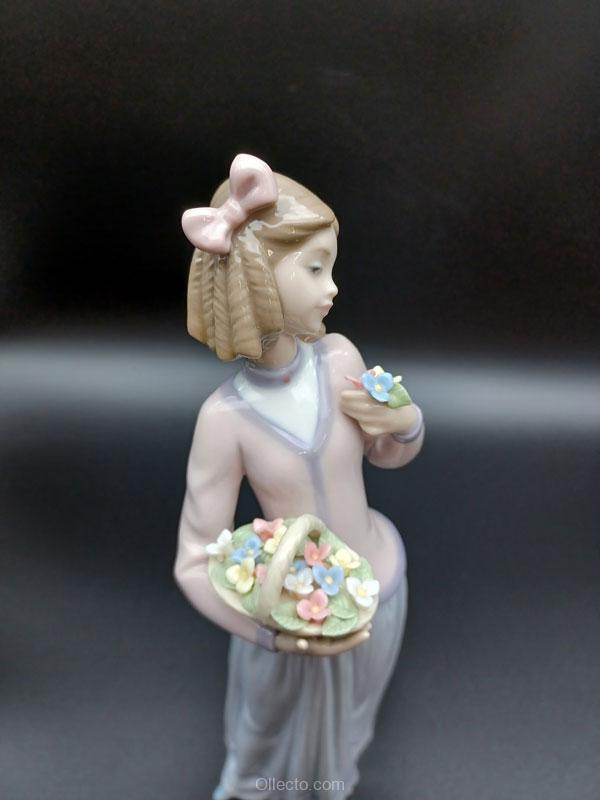 Lladro 7644 Innocence in Bloom - Image 2