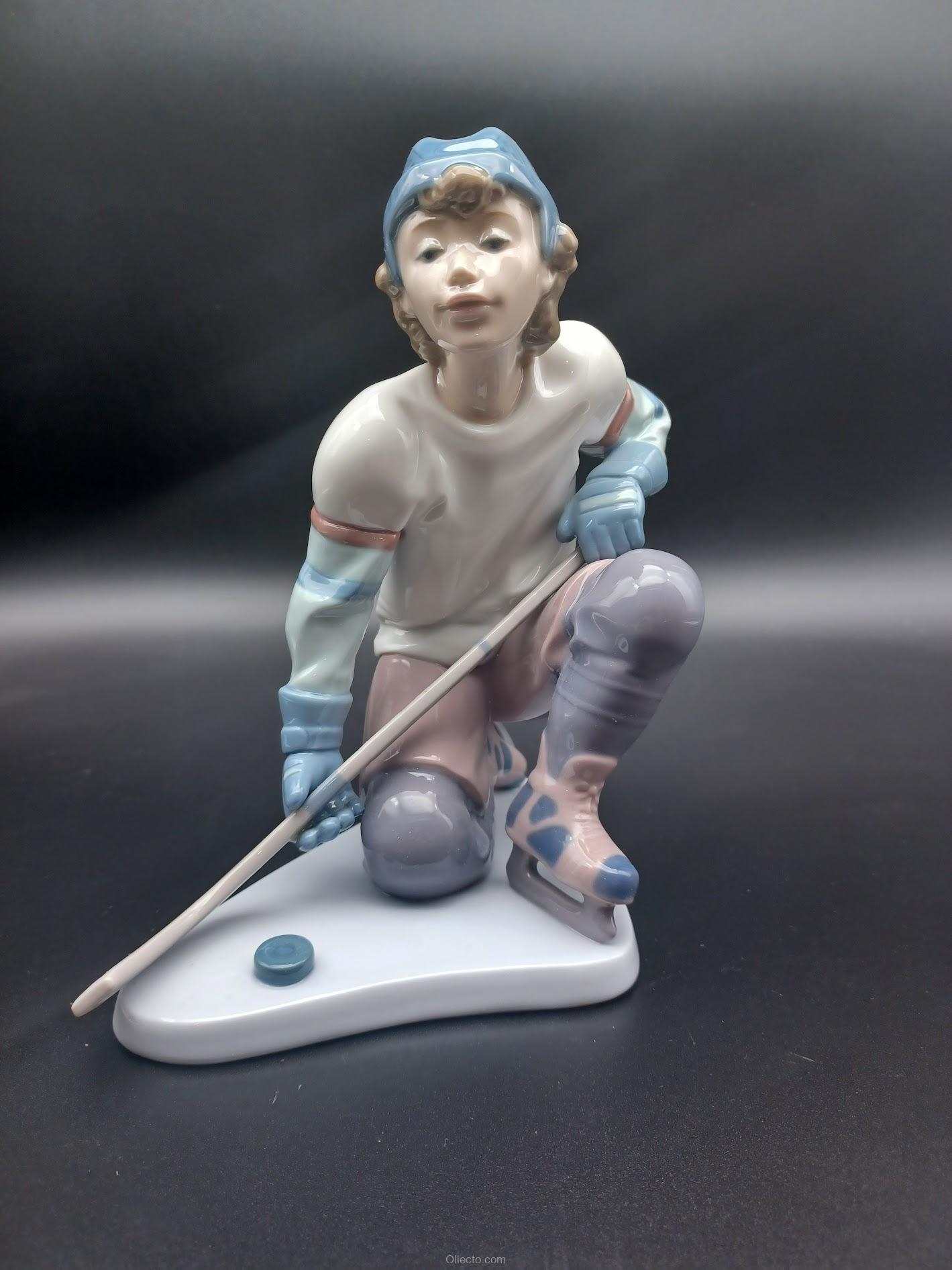 Lladro 6108 Hockey Player
