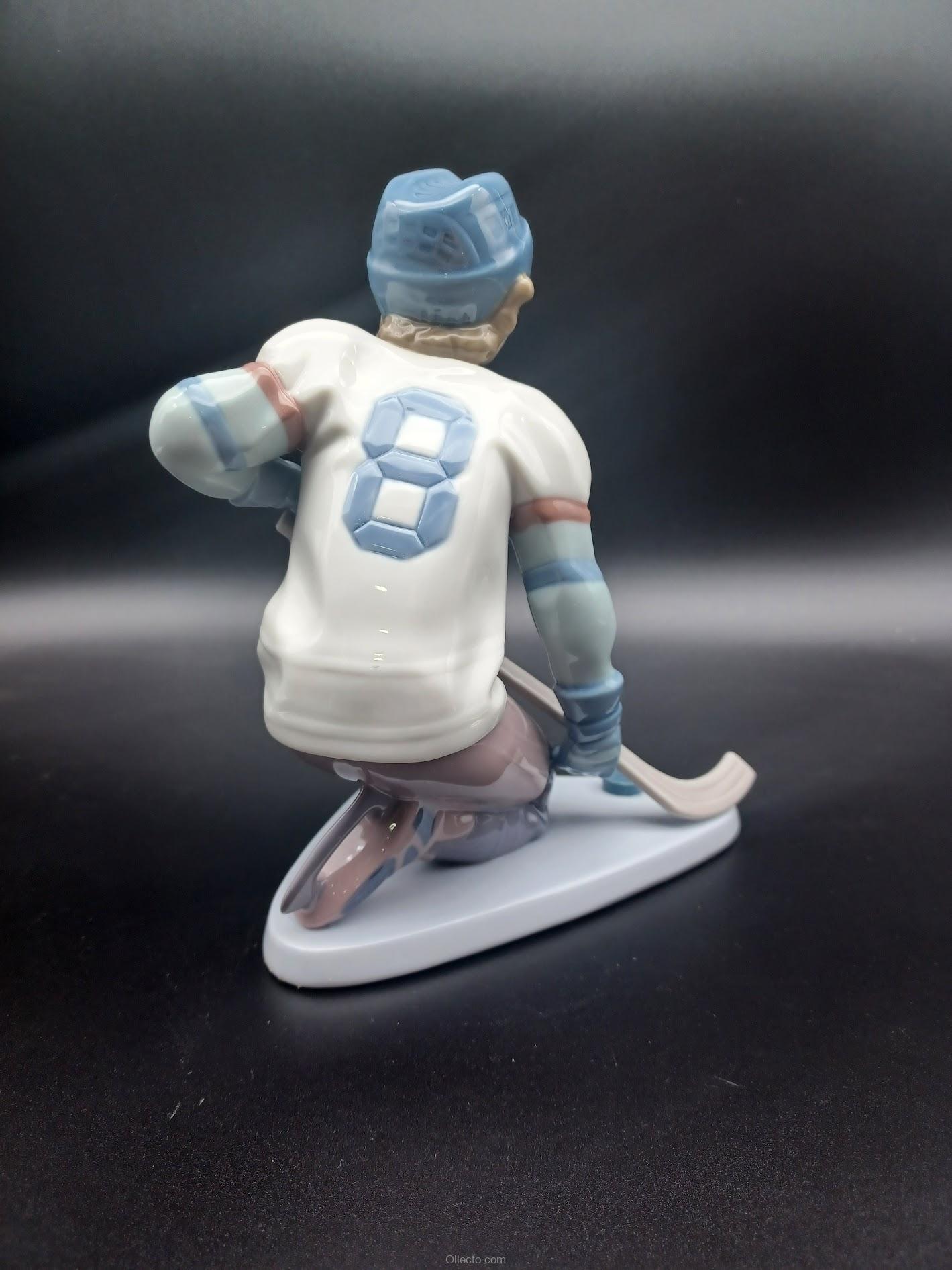 Lladro 6108 Hockey Player - Image 2