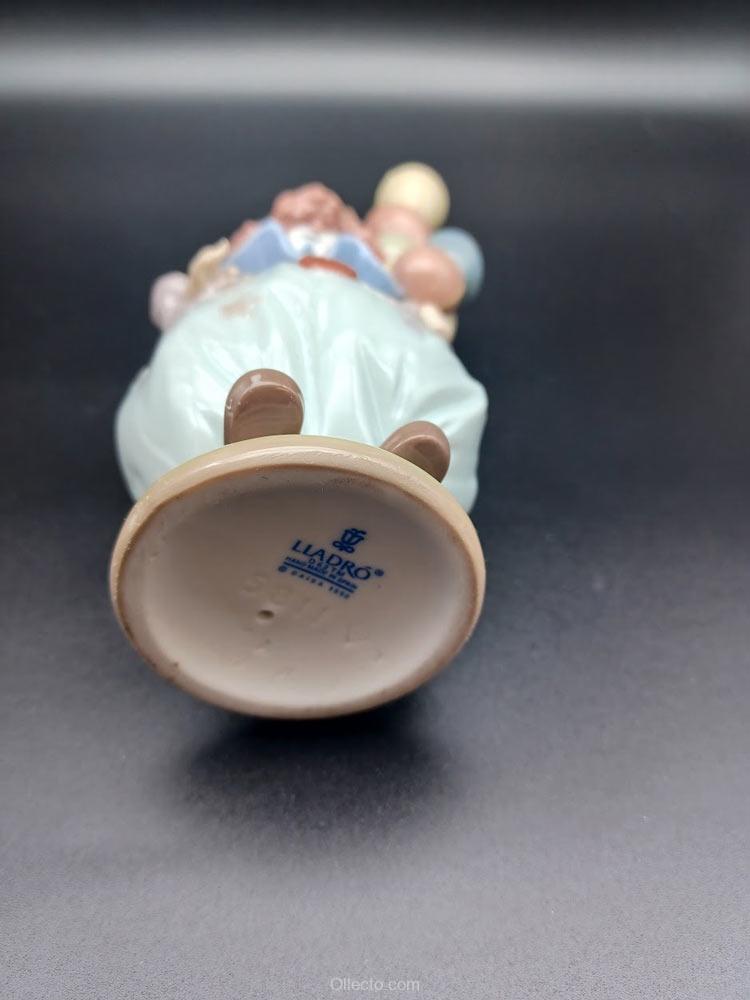 Lladro 5811 Littlest Clown - Image 3