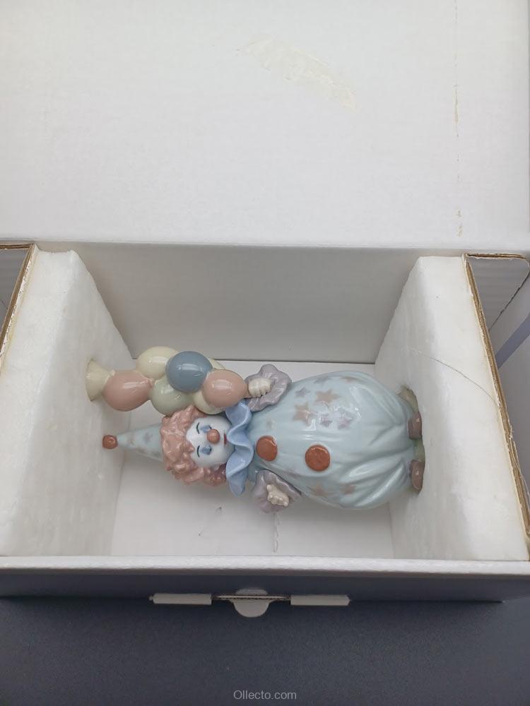 Lladro 5811 Littlest Clown - Image 4