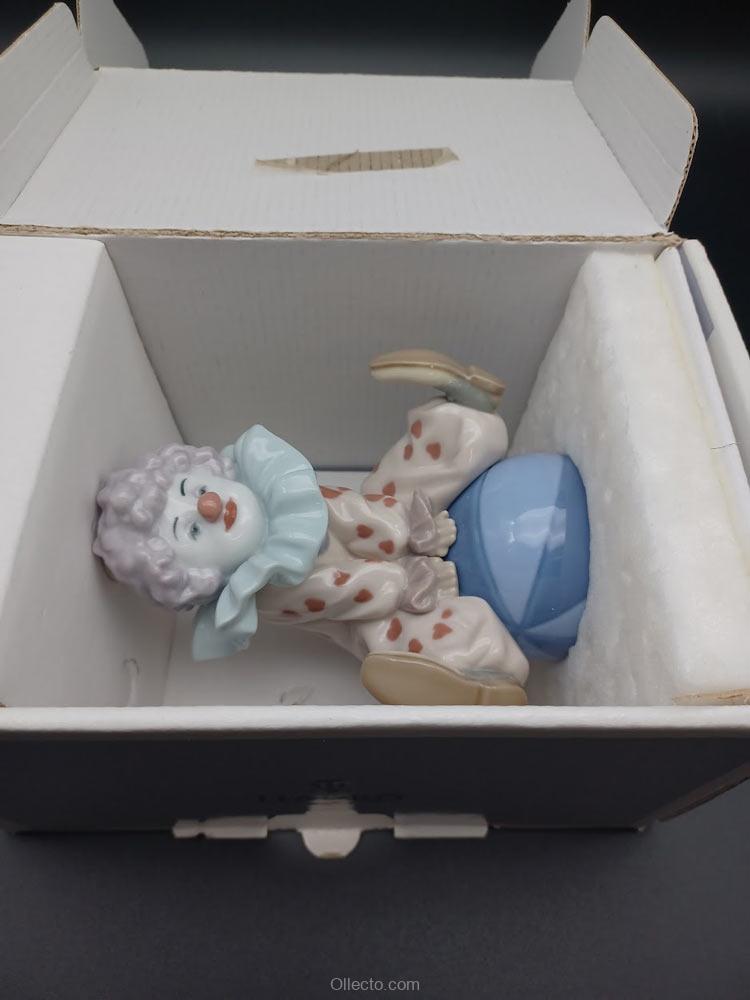 Lladro 5813 Having a Ball - Image 4