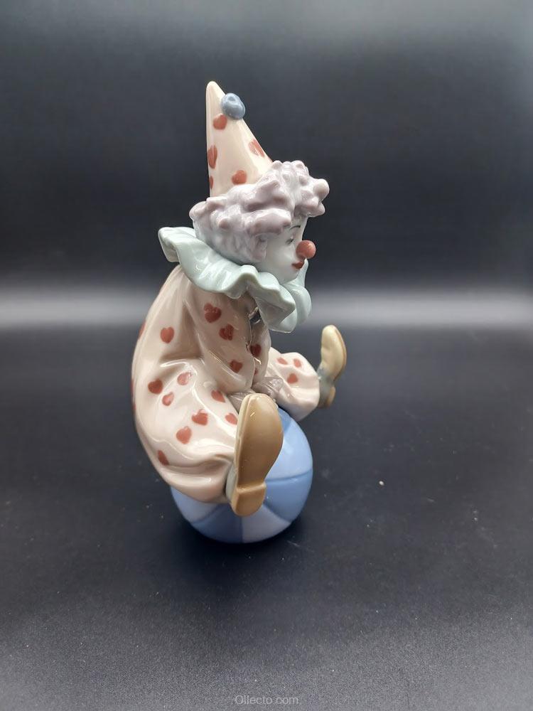 Lladro 5813 Having a Ball - Image 3