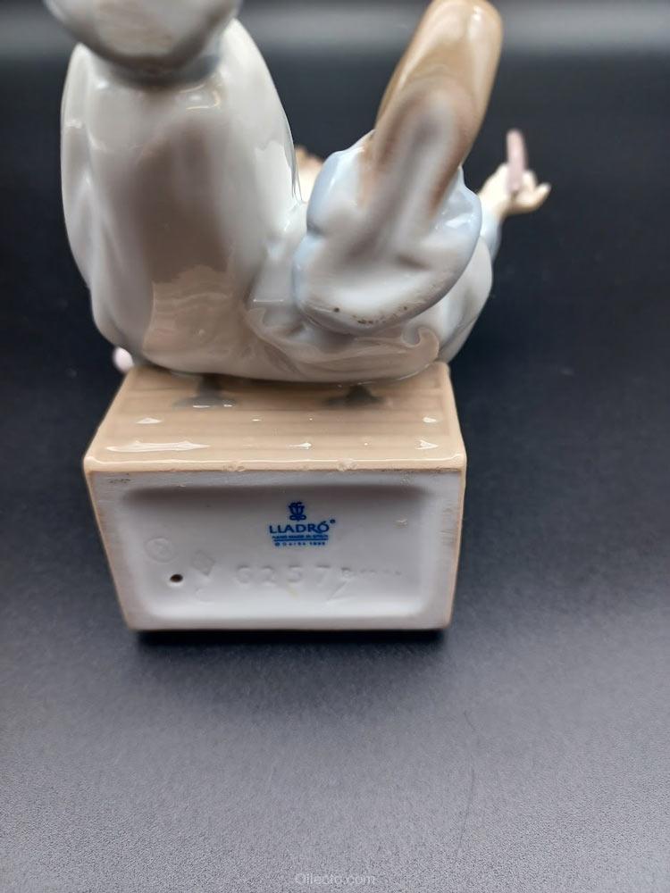 Lladro 6257 Pierrot in Preparation - Image 3