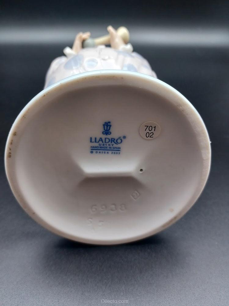 Lladro 6938 The Show Begins - Image 3